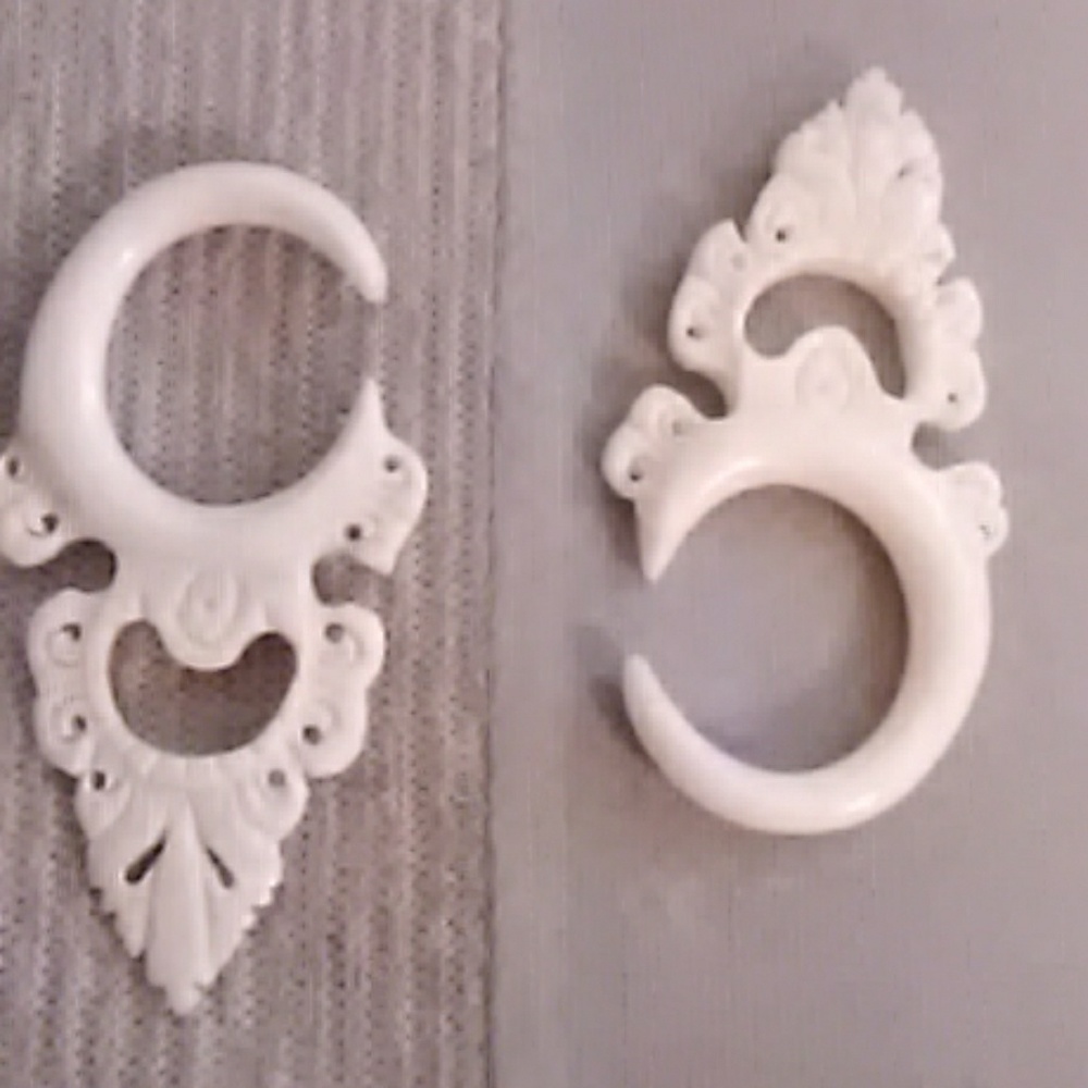 Size 6 ear gauges/taper/stretcher